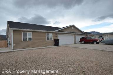 Main picture of 1220 N Cedar Blvd