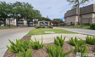 Main picture of 3025 Walnut Bend Ln