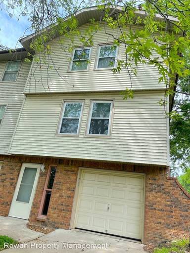 Main picture of 301 NW Vesper St