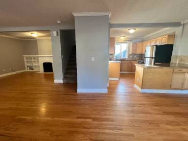 Main picture of 4815 N Vancouver Ave