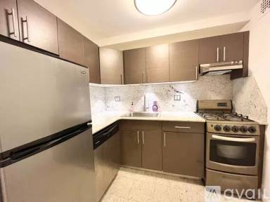 Main picture of 425 E 80th St