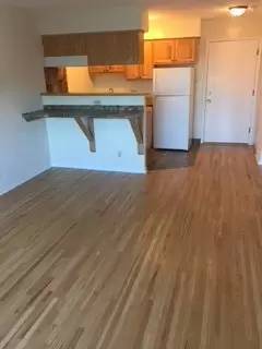 Main picture of 689 Snelling Ave S