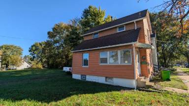 Main picture of 589 Rubber St