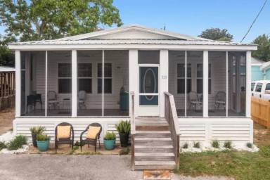 Main picture of 313 Laureno Pl