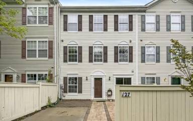 Main picture of 127 Heathfield Dr