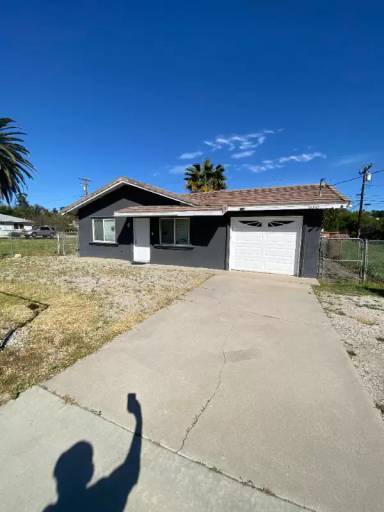 Main picture of 16510 Lakeshore Dr
