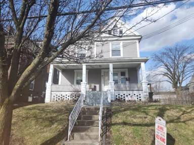 Main picture of 715 4th St NW