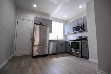 Main picture of 2727 E Monument St