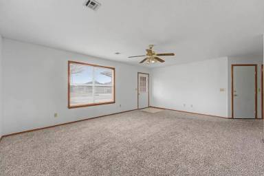 Main picture of 194 Hall Dr