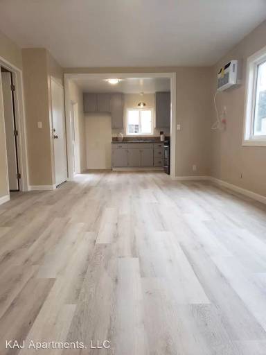 Main picture of 13545 Vanowen St