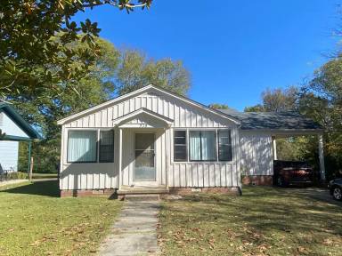 Main picture of 920 Chickasaw Trl