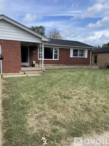 Main picture of 8026 E Indianapolis St