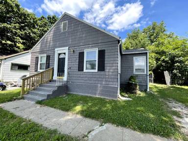 Main picture of 4210 E 69th St