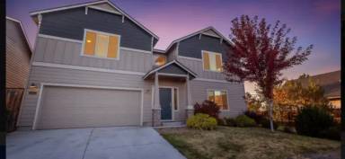Main picture of 3175 NE Delmas St