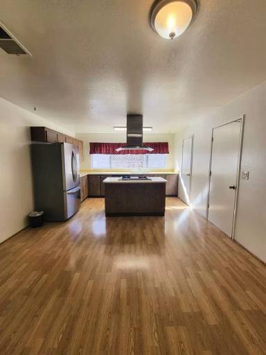 Main picture of 8640 Laurelwood Dr