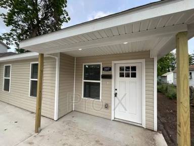 Main picture of 207 S Byers Ave