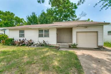Main picture of 2318 Dennis St