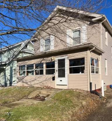 Main picture of 1024 Bellflower Ave SW