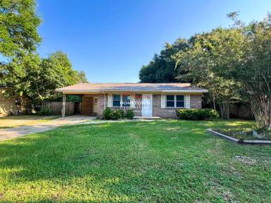 Main picture of 2320 Gertrude Cir