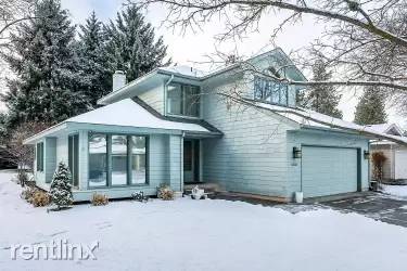 Main picture of 6303 N Royal Crescent Ln