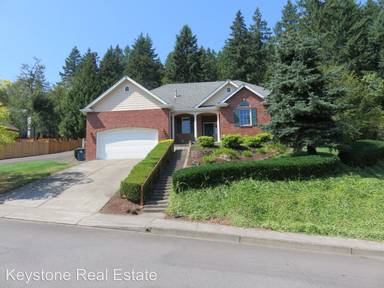 Main picture of 802 S 67th St