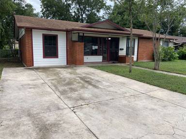 Main picture of 5035 Creekmoor Dr