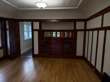 Main picture of 1005 S 58th St