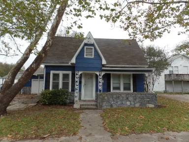 Main picture of 226 W 21st St