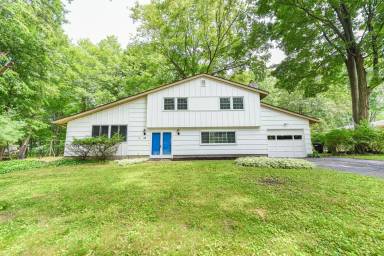 Main picture of 46 Crystal Springs Ln