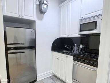 Main picture of 680 Riverside Dr