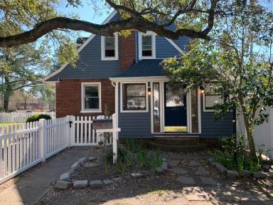 Main picture of 8723 Granby St