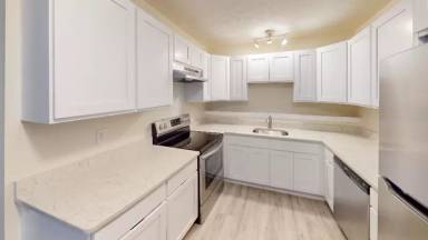 Main picture of 72 Marsh Rd