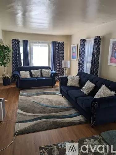Main picture of 9202 Crenshaw Blvd