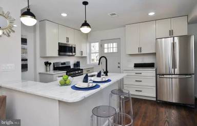 Main picture of 1100-6140 Banks Pl NE