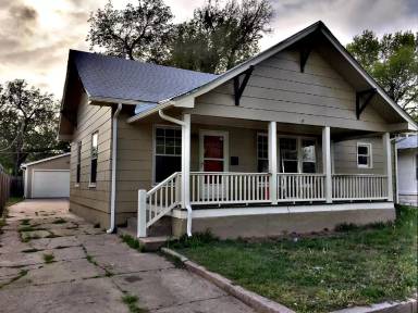 Main picture of 1405 S Kansas Ave