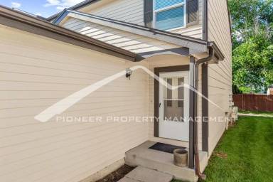 Main picture of 2425 Lexington Village Ln