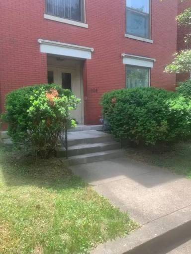 Main picture of 108 W Burnett Ave