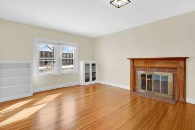 Main picture of 159 Pleasant St