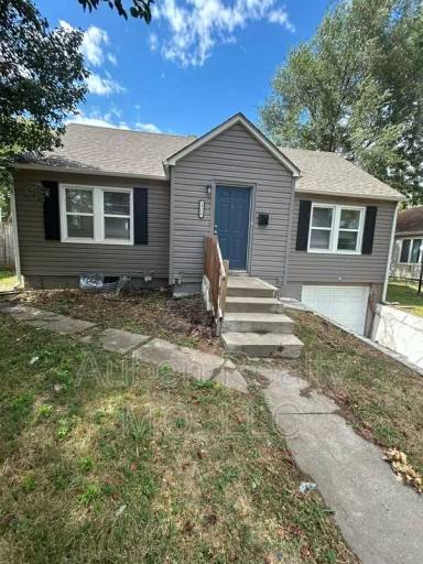 Main picture of 2314 S Maywood Ave