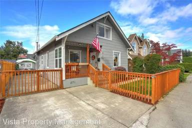 Main picture of 319 Meadow Ave N
