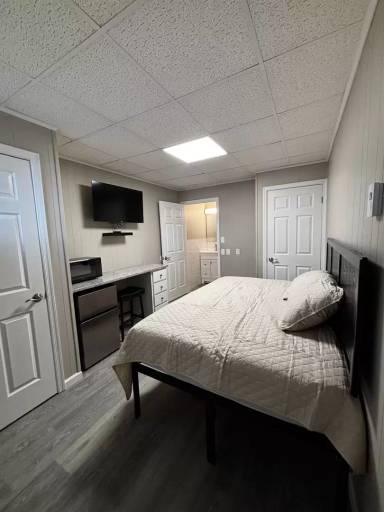 Main picture of 2423 Crest St