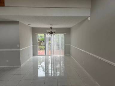 Main picture of 18334 SW 4th Ct