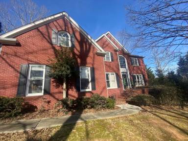 Main picture of 1044 E Lake Dr