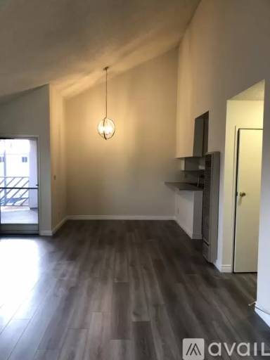 Main picture of 15303 S Raymond Ave