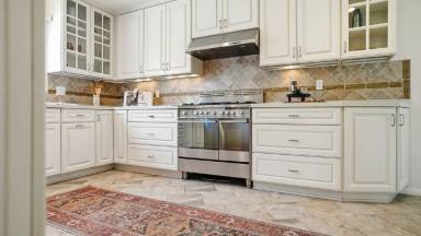 Main picture of 13360 Magnolia Blvd