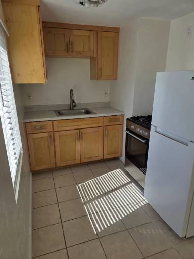 Main picture of 1420 Coolidge Ave