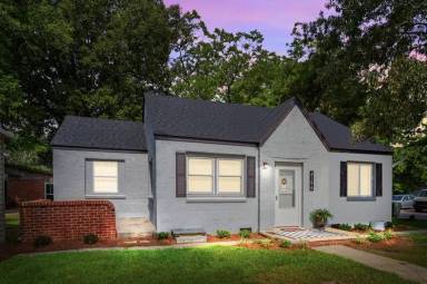 Main picture of 4196 Lee St