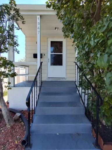 Main picture of 1947 E 18th St