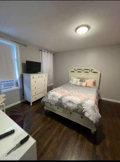 Main picture of 2391 Davidson Ave