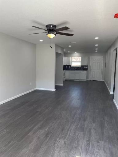 Main picture of 300 S Bismark Ave